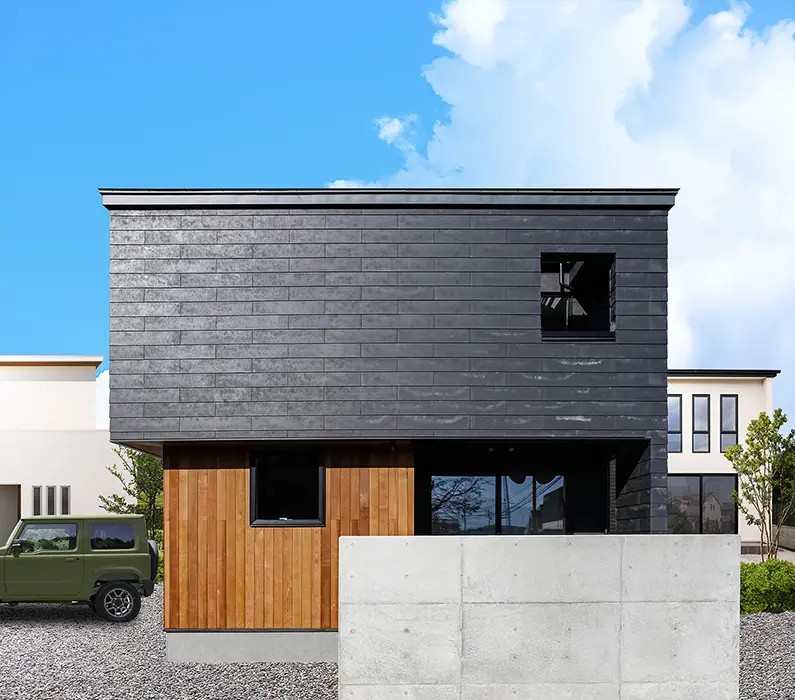 URBAN OUTDOOR STYLE HOUSE